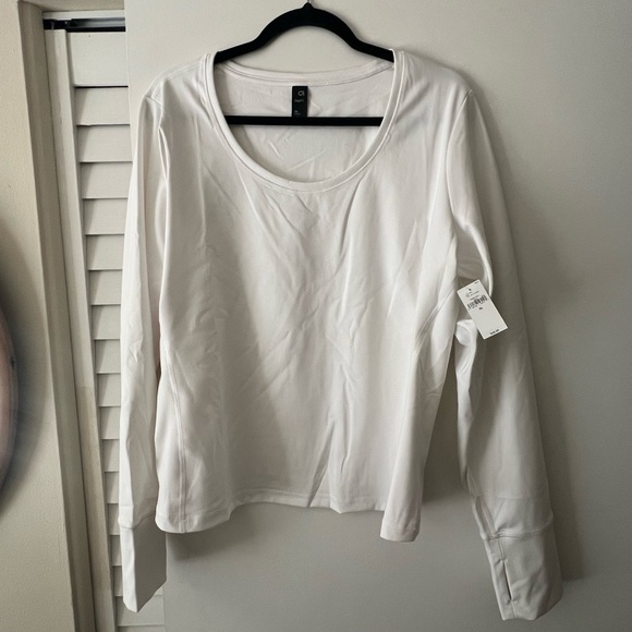 GAP Tops - Gap fit workout material Tee. Never worn